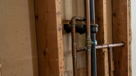 Los Angeles Older Homes: Plumbing Leak Checks Before Flooring Replacement